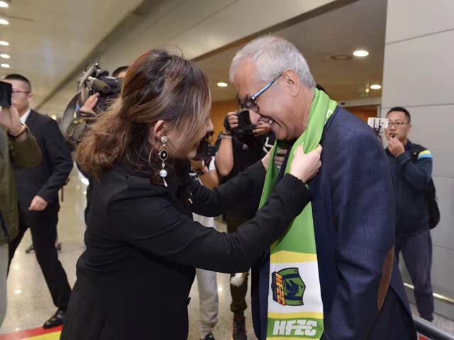 除预告之外，今日片方再曝光两张角色海报，官宣黄轩和欧豪也出演《长津湖》，电影集结一众优秀演员，值得期待！除张家辉、徐静蕾、何炅、余男四位主演，影片还聚集苗侨伟、元华、林雪、倪大红、张可颐等备受观众喜爱的演员，演技派与偶像派交织，堪称同类型电影的顶级配置